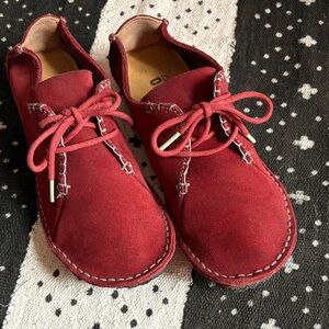 Clark’s Faraway Field Red Suede Lace-Up Shoes 7.5